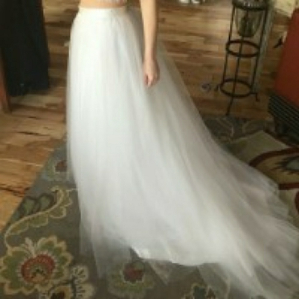 Skirt with train
